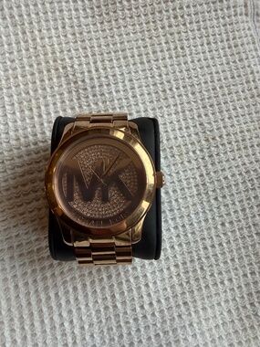 Michael Kors MK 5661 women’s runway rose gold fashion wristwatch